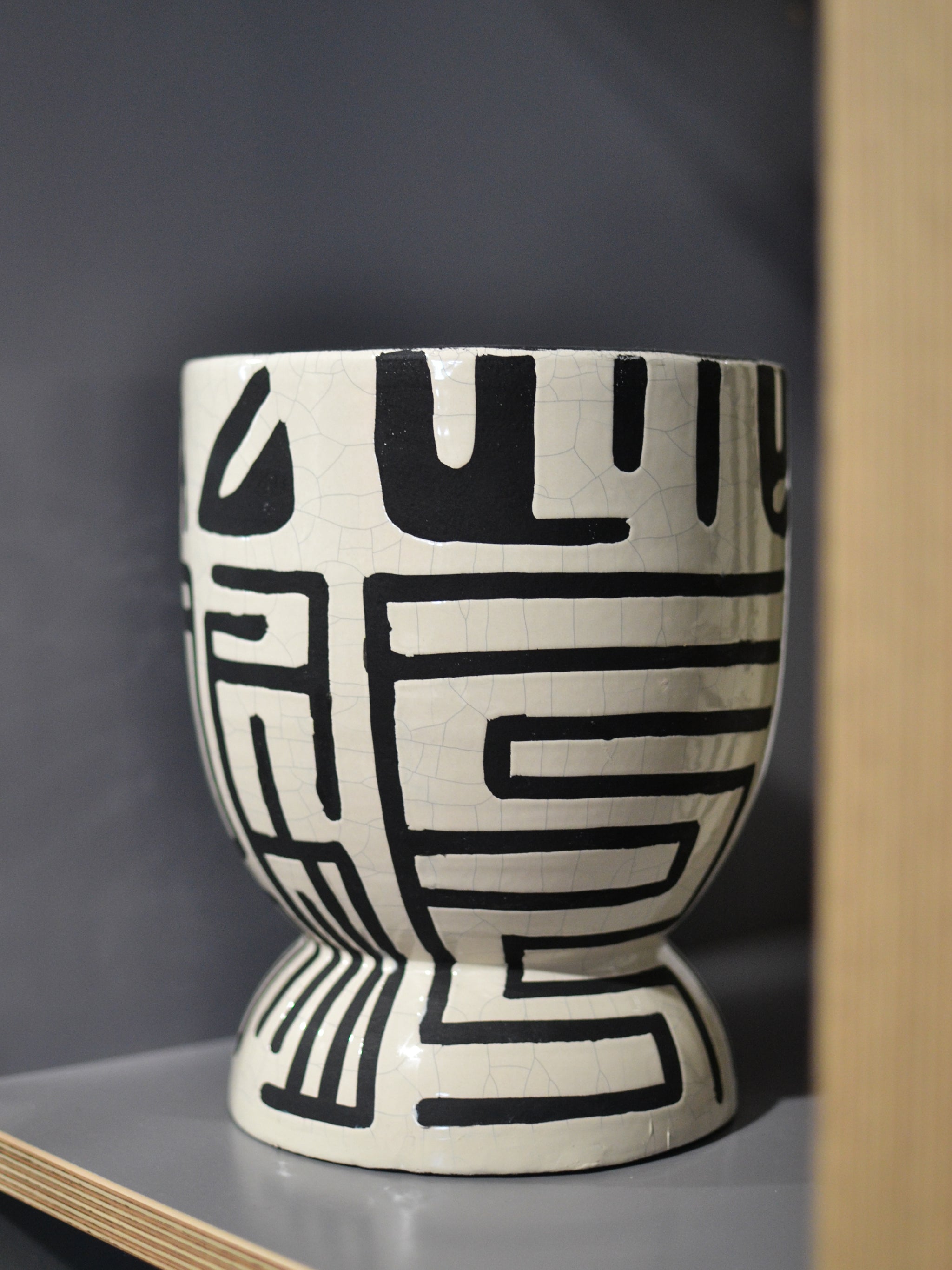 black and white plant pot Barren Earthenware Black & White Planter – McMillan Interior Designers NI